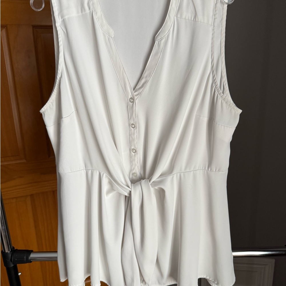 Torrid White Button-Front Sleeveless Blouse